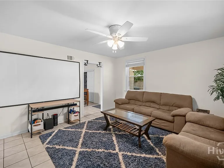 527 Red Oak Dr — Photo 8