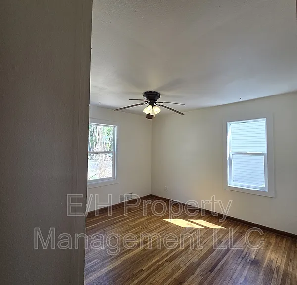 1121 E Luther St — Photo 20
