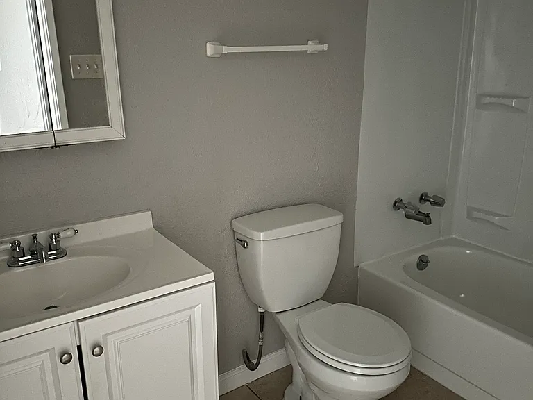 14419 Flair Dr — Photo 5