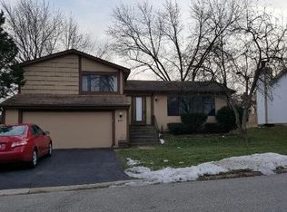 801 Chisholm Trl, Roselle, IL 60172