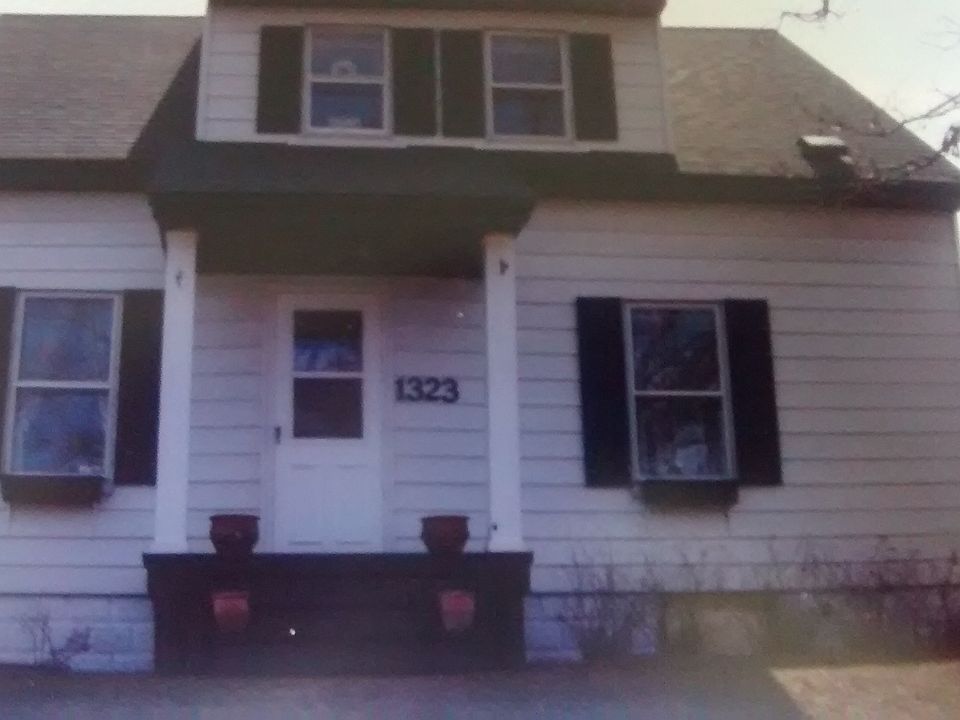 2nd image of 1323 Woodland Ave