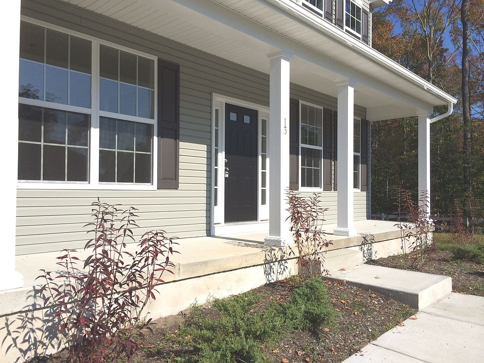 13 Maria Lane, Bayville