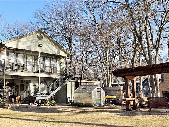 2nd image of 1413 E Lake Dr