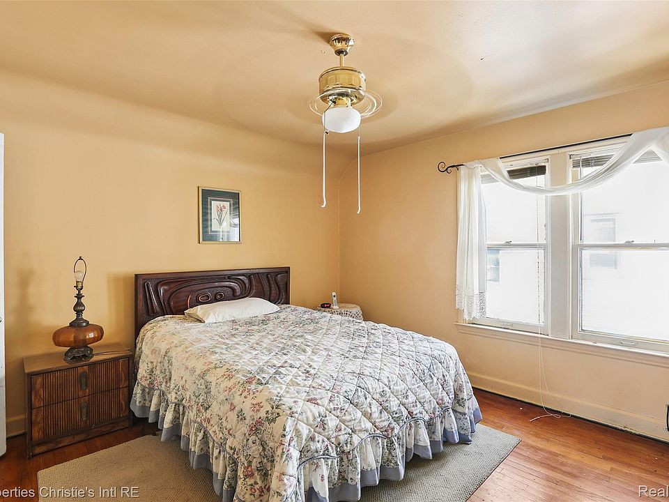 13th image of 15453 Coyle St