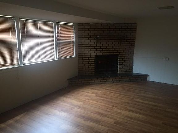 4th image of 15323 Drexel Ave