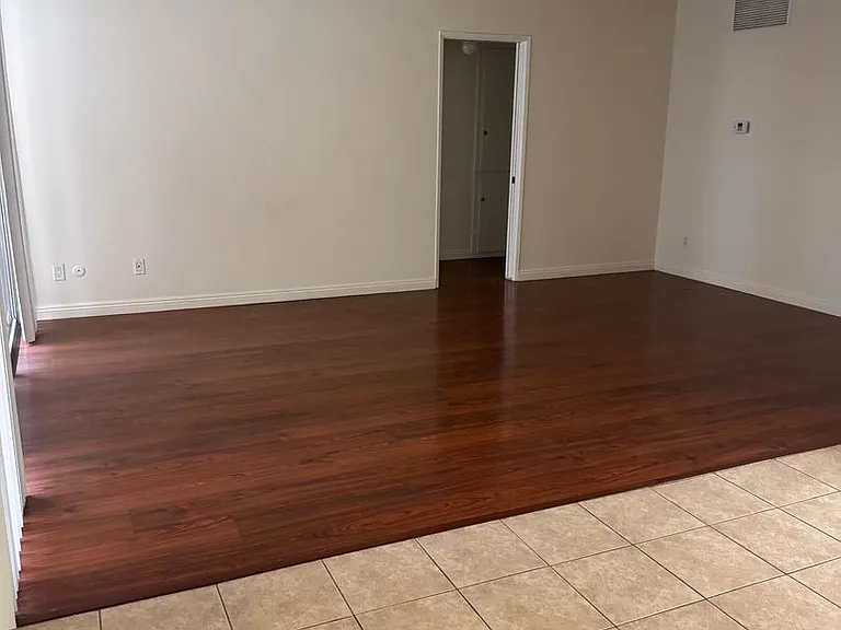 045 - Jackson Apartments — Photo 2