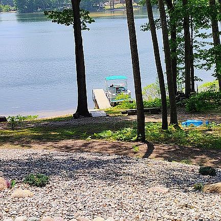 3rd image of 2480 Chandler Rd