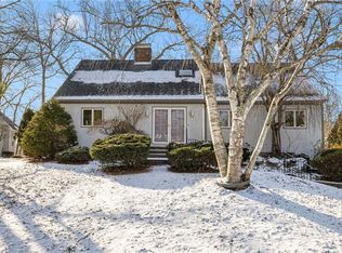 40 Kristen Ct, Warwick, RI 02888
