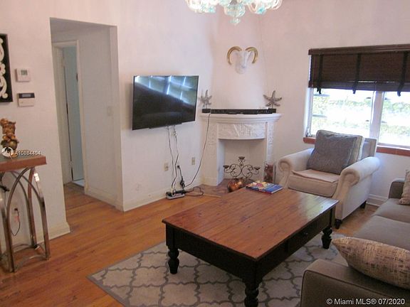 3rd image of 1605 Euclid Ave APT D-1