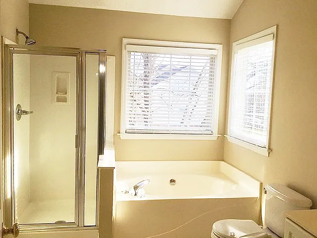 4304 Southern Oak Dr — Photo 12