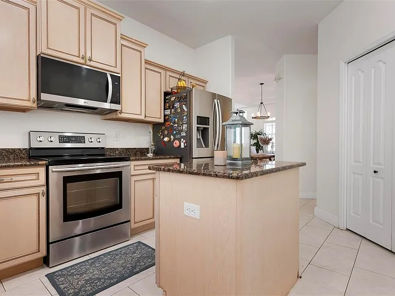 404 Golden Harbour Trl — Photo 12
