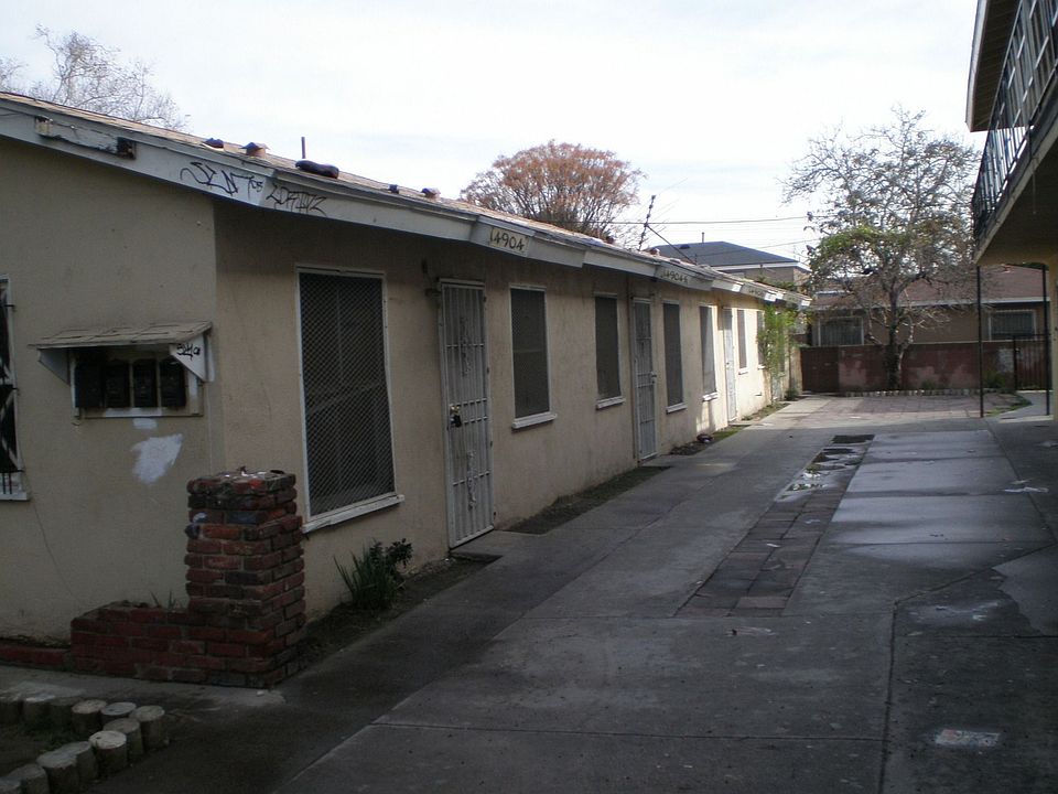 2nd image of 14904 Orange Ave