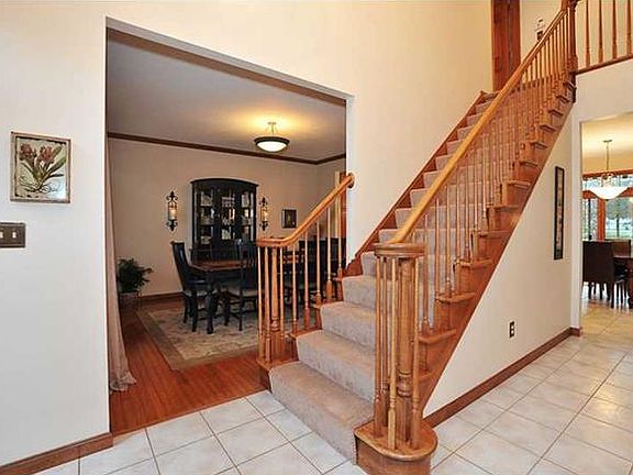 5th image of 202 Crescent Ct