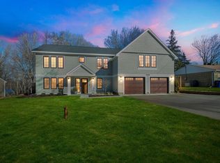 18600 Highland Ave, Deephaven, MN 55391