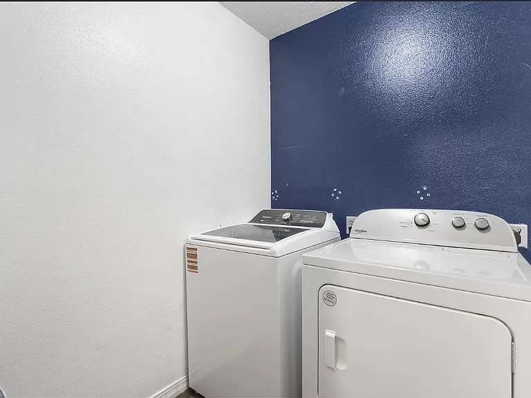 327 S Red Ave — Photo 14