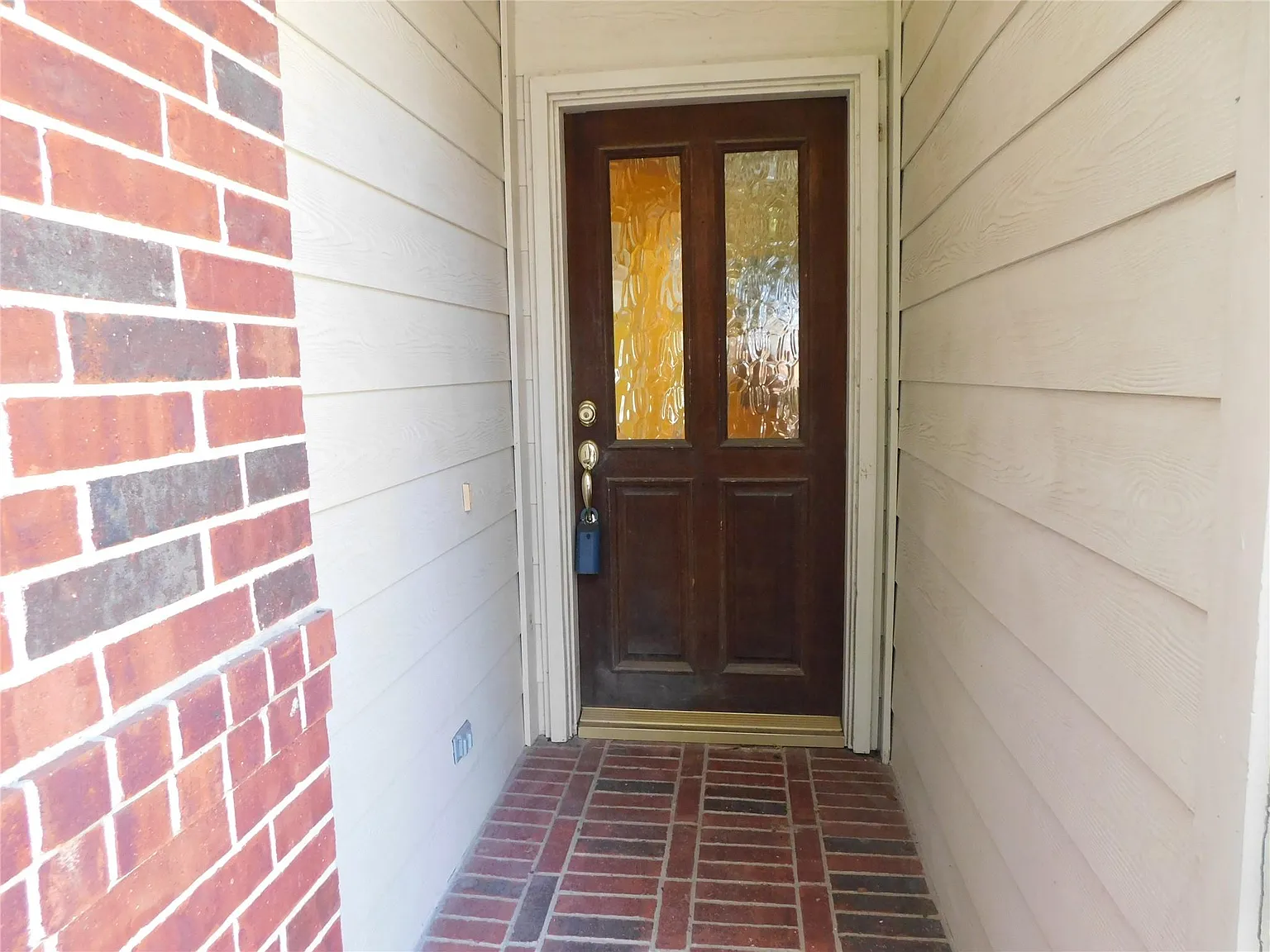 3 bed, 2.0 bath, 2018 sqft, $2,150 — Photo 2