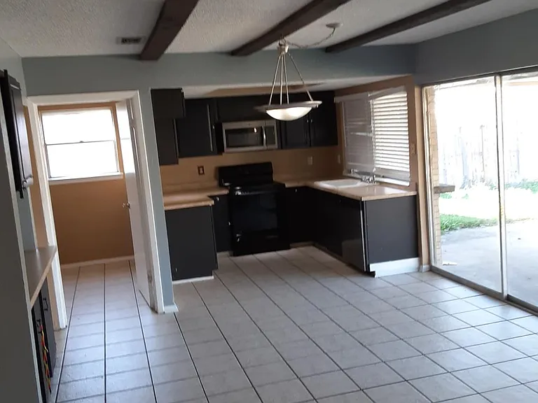 2019 Deerfield Dr — Photo 1