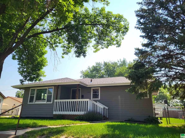 2628 S Lemon St, Sioux City, IA 51106