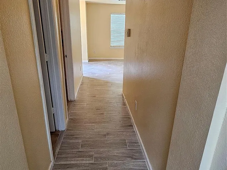 22135 Greengate Dr — Photo 36