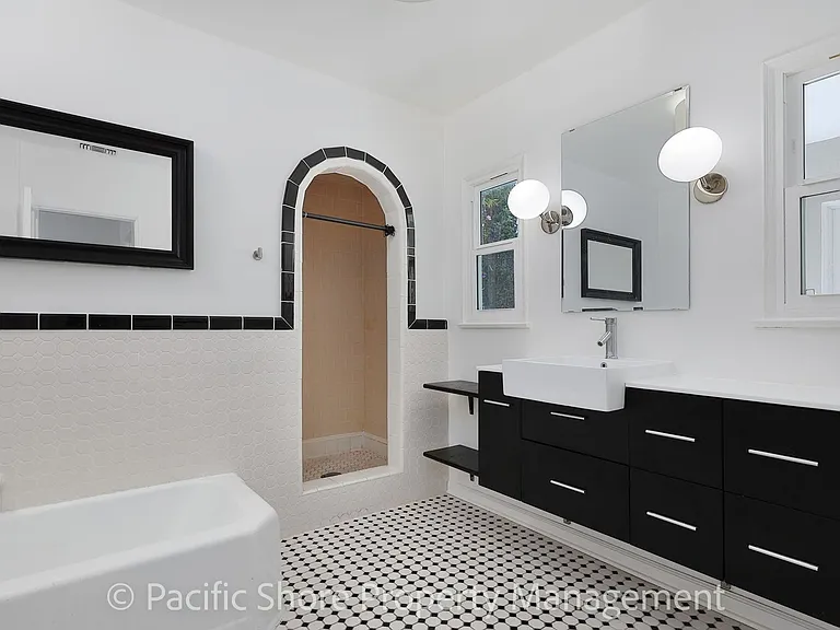 1521 S Curson Ave — Photo 11