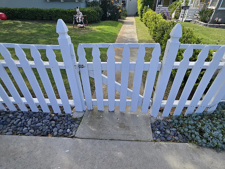 View of front door entrances to front and back unit through the front unit's front yard