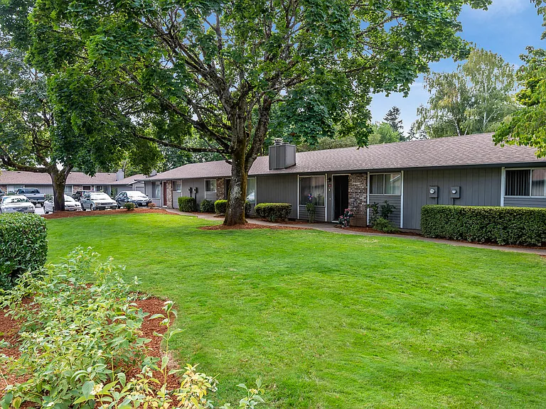 Fernwood Court | Exterior Building