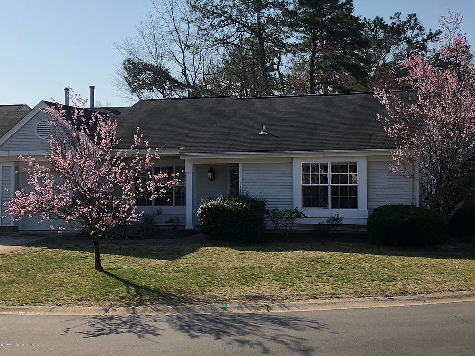 1st image of 971B Thornbury Ln
