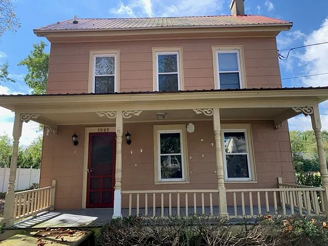 3 bed, 1.5 bath, 1512 sqft, $1,550 — Photo 1