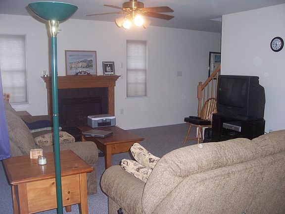 Living Room (very cozy w/gas fireplace)