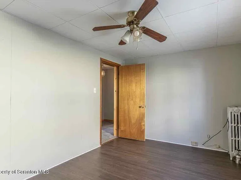 112 E Grove St — Photo 9