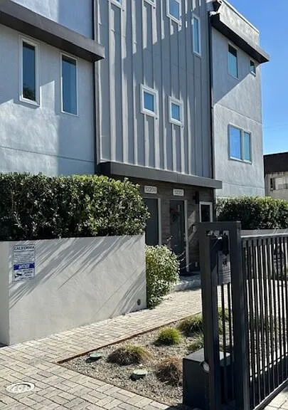 5222 Satsuma Ave — Photo 2