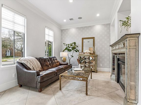 2nd image of 4022 Coleridge St