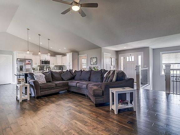 3rd image of 1101 Dogwood Ct