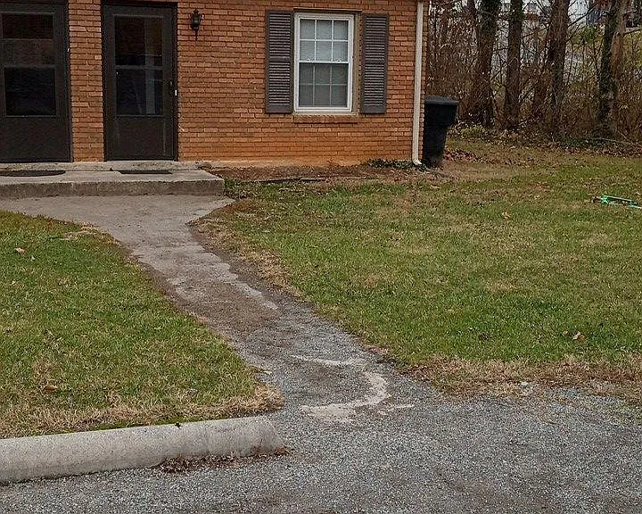 6208 Darby Rd — Photo 1