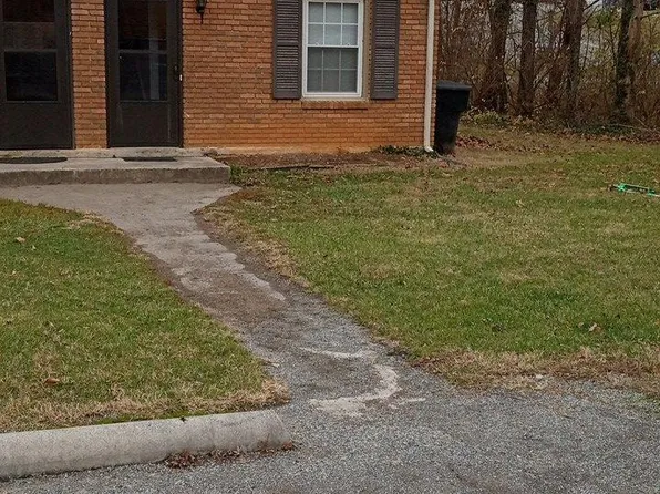 6208 Darby Rd, Roanoke, VA 24012