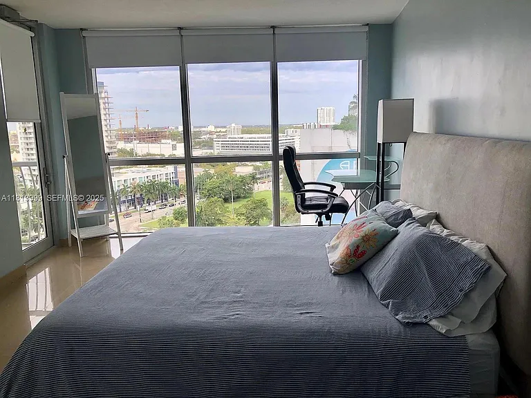 1750 N Bayshore Dr #15F — Photo 5