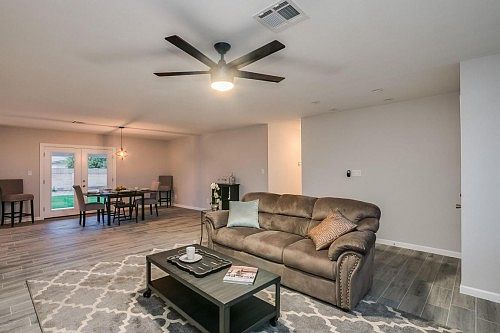 3rd image of 2207 S River Dr