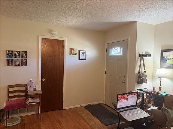 3rd image of 908 W Harvard St