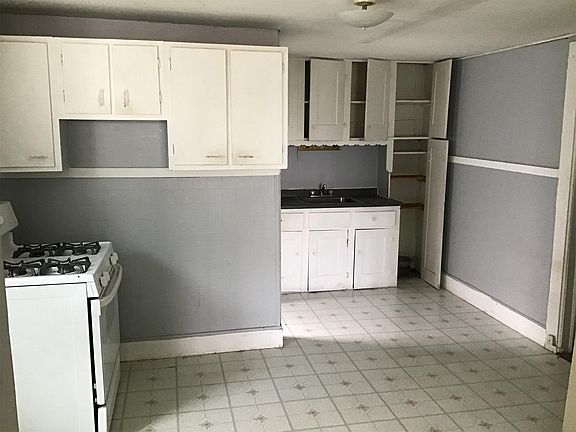 2nd image of 462 Plymouth Ave #1