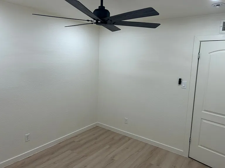 2405 E Dortha Ave — Photo 25
