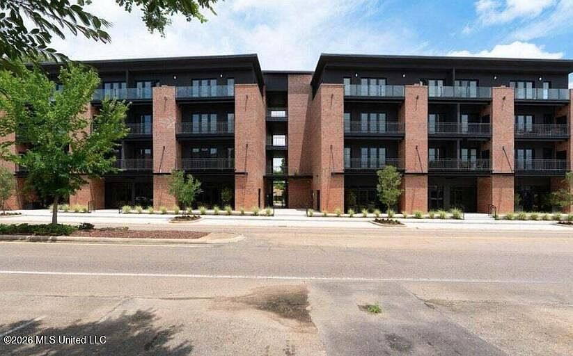 1st image of 403 Russell St #307