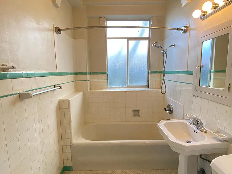 2060 Leavenworth St #5 — Photo 24