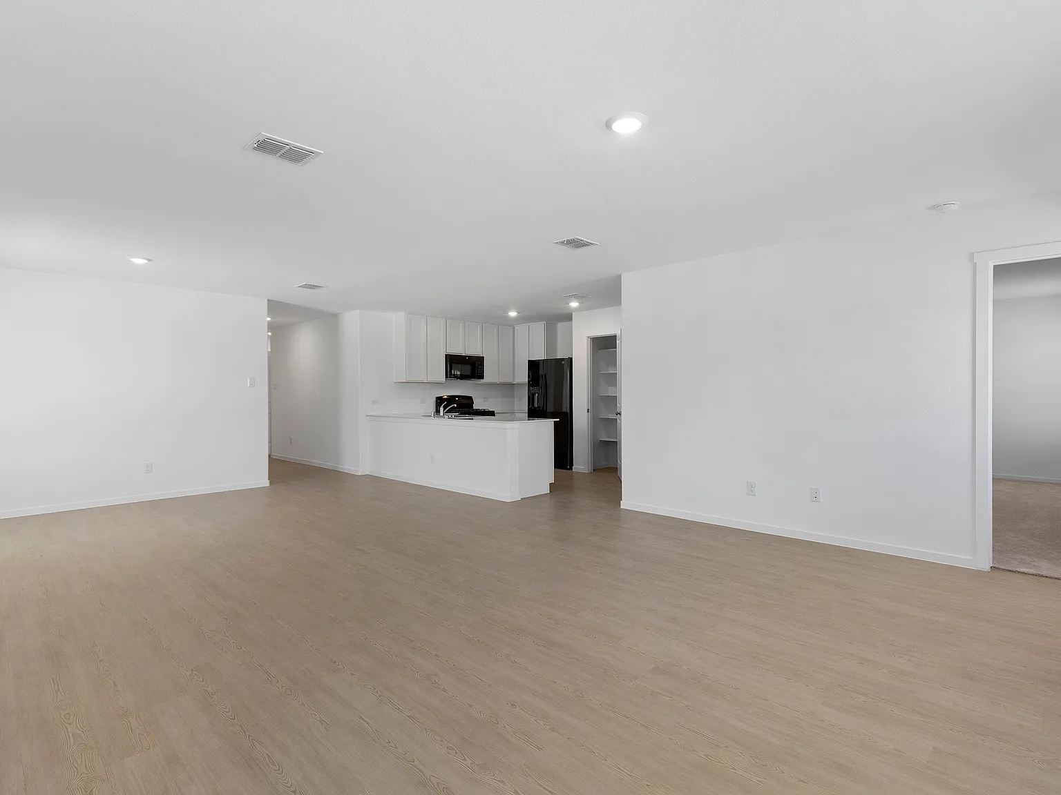 4 bed, 1667 sqft, $1,945 — Photo 4