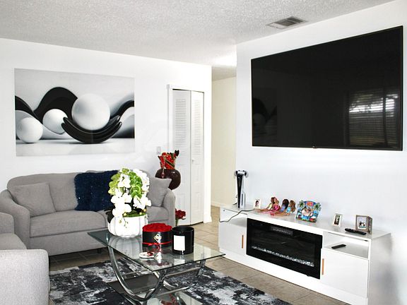 2nd image of 2533 SE Grand Dr
