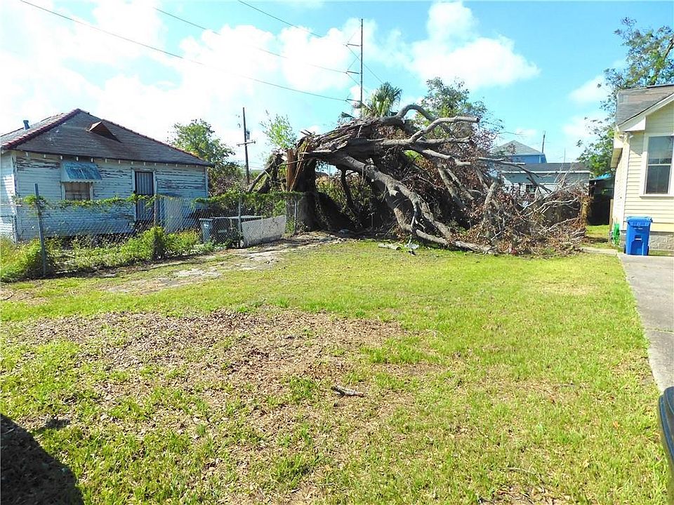 1st image of 1808 Allen St