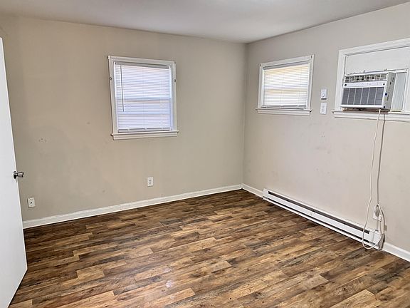 5th image of 435 Arlington Cir NW #F