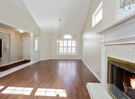 4th image of 1920 N Evergreen Ave #101