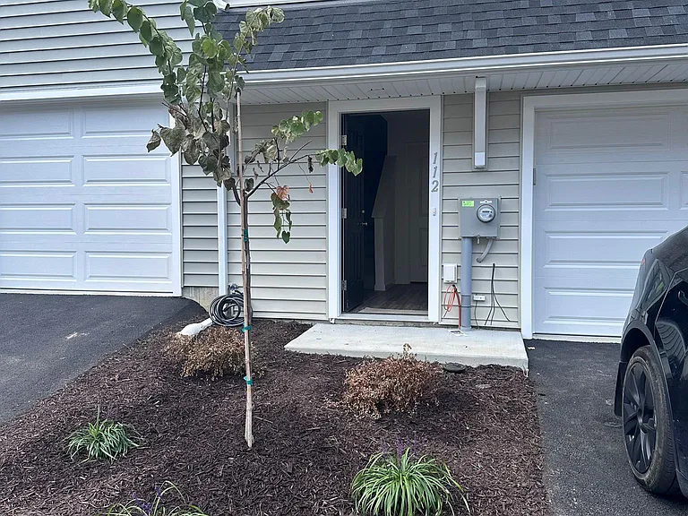 112 Hawley Ct — Photo 1