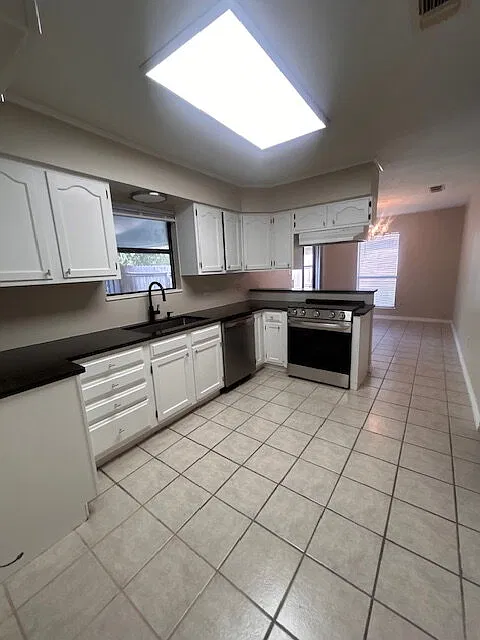 3 bed, 2.0 bath, $1,550 — Photo 3
