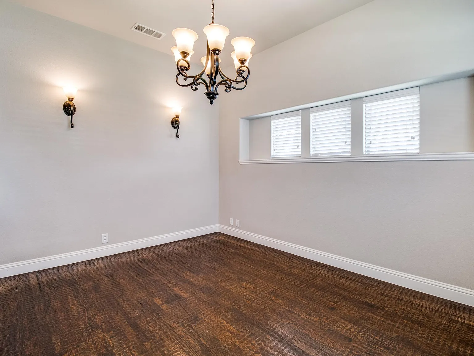 4 bed, 2517 sqft, $2,700 — Photo 4